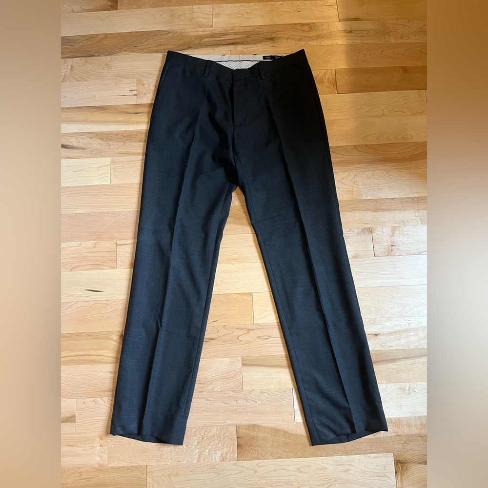 Banana Republic men’s tailored slim fit dress pants, dark grey. 33x33